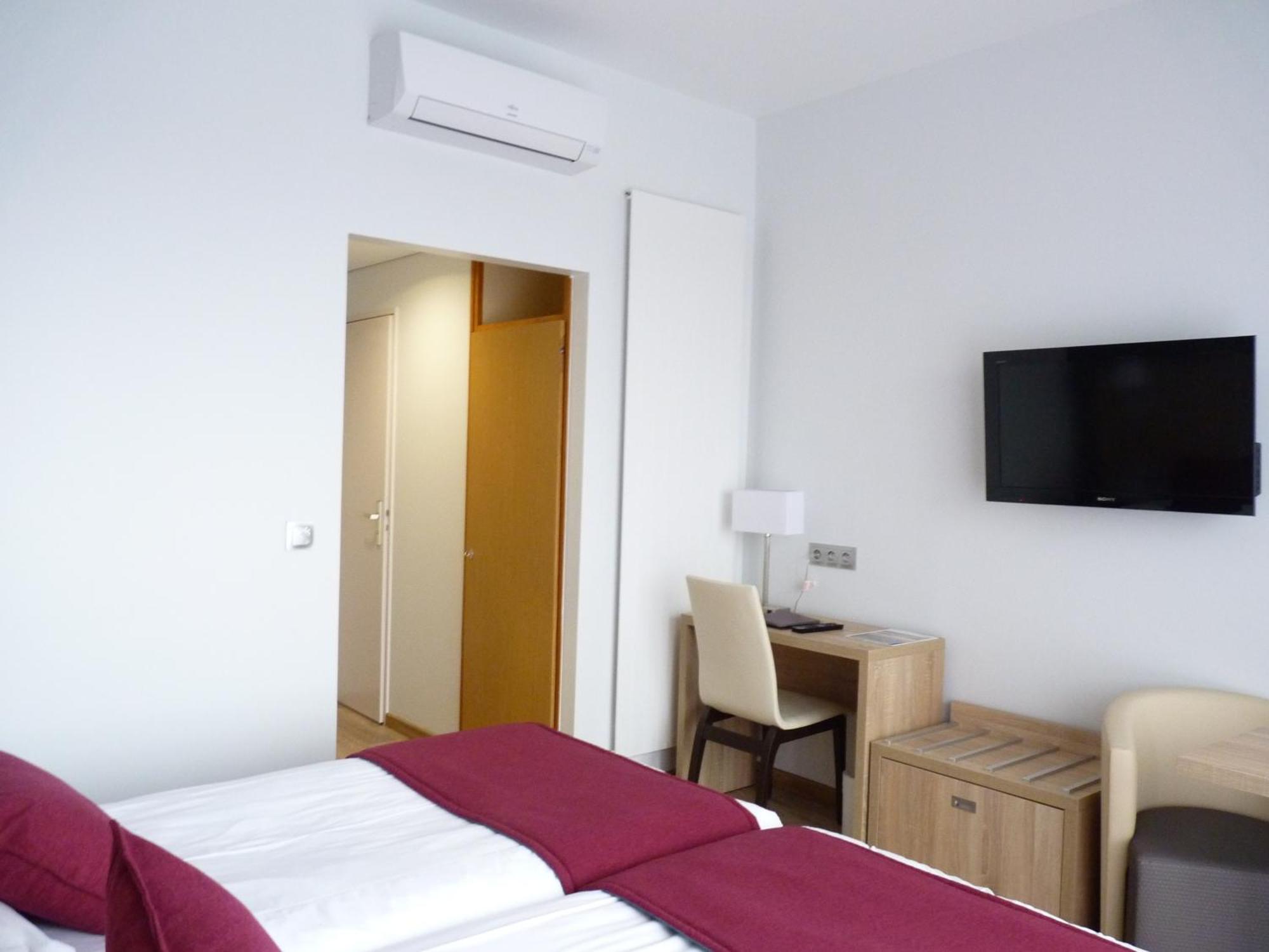 Logis Hotel Notre-Dame - Restaurant Ouvert Midi Et Soir Sauf Dimanche Soir Danne-et-Quatre-Vents ภายนอก รูปภาพ