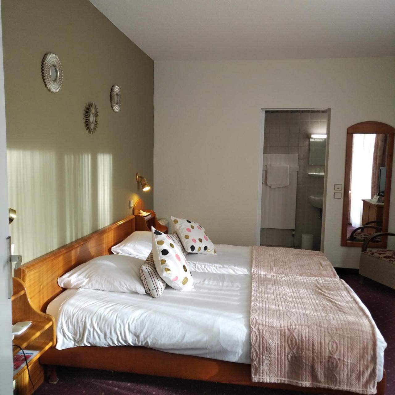 Logis Hotel Notre-Dame - Restaurant Ouvert Midi Et Soir Sauf Dimanche Soir Danne-et-Quatre-Vents ภายนอก รูปภาพ